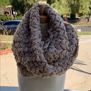 Women’s scarf